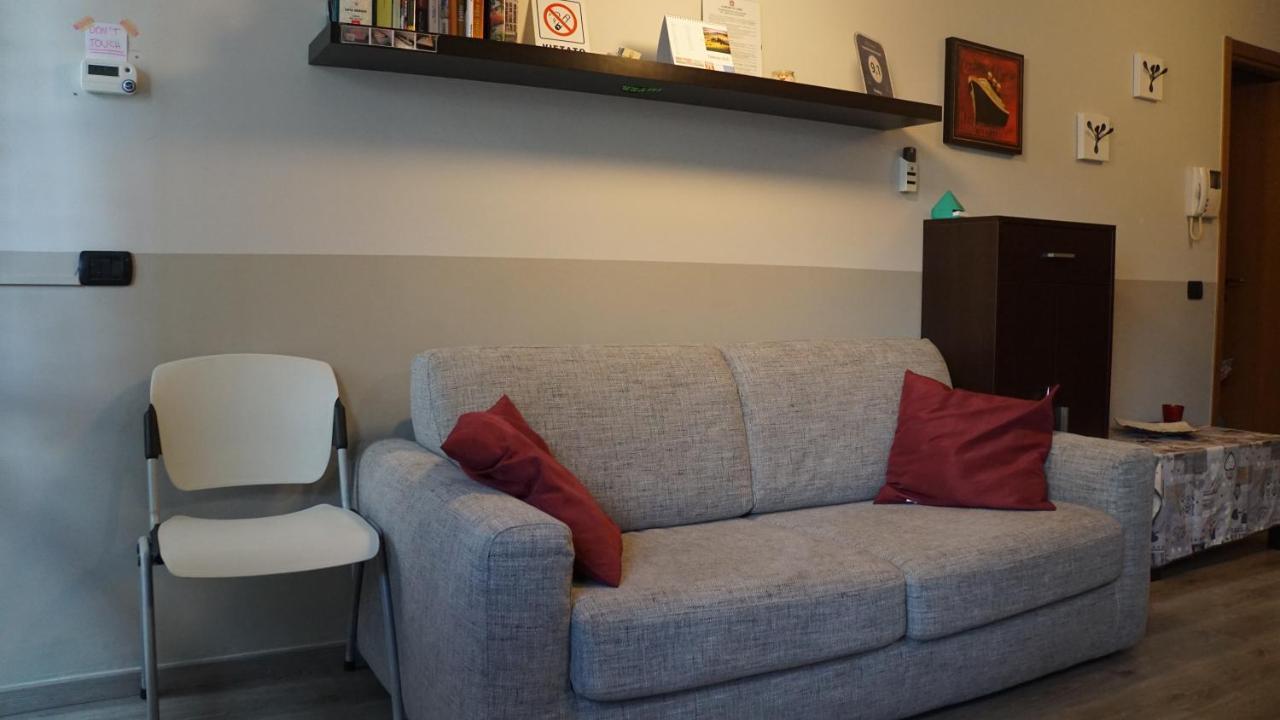Appartamento Aleph With Private Parking, Next Train Station Como Exterior photo