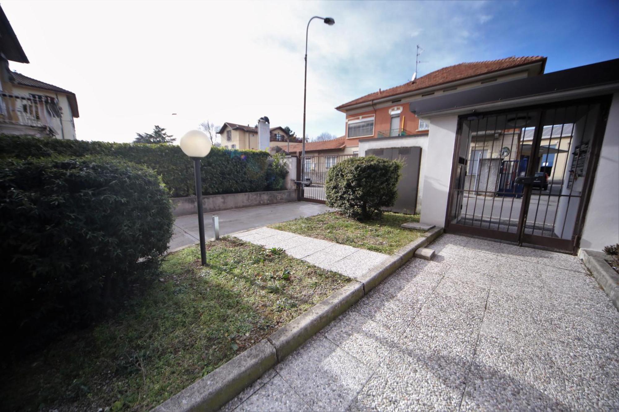 Appartamento Aleph With Private Parking, Next Train Station Como Exterior photo