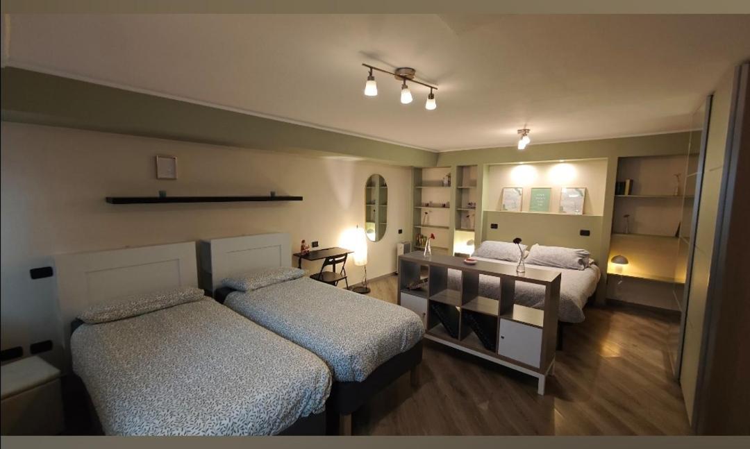Appartamento Aleph With Private Parking, Next Train Station Como Exterior photo