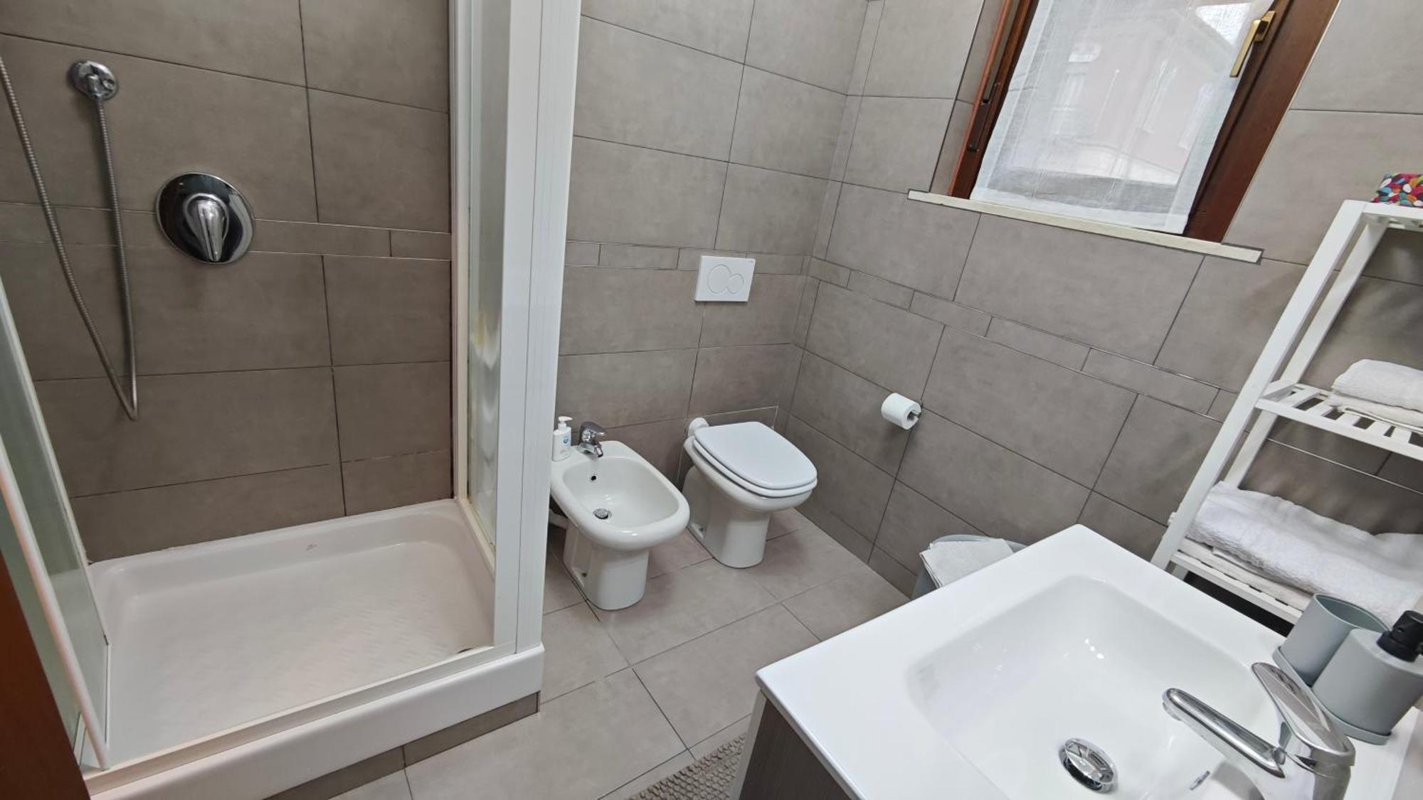 Appartamento Aleph With Private Parking, Next Train Station Como Exterior photo